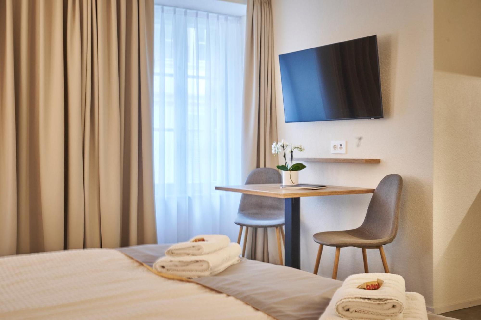 Aparthotel Krone - Self Check-In Unterseen エクステリア 写真
