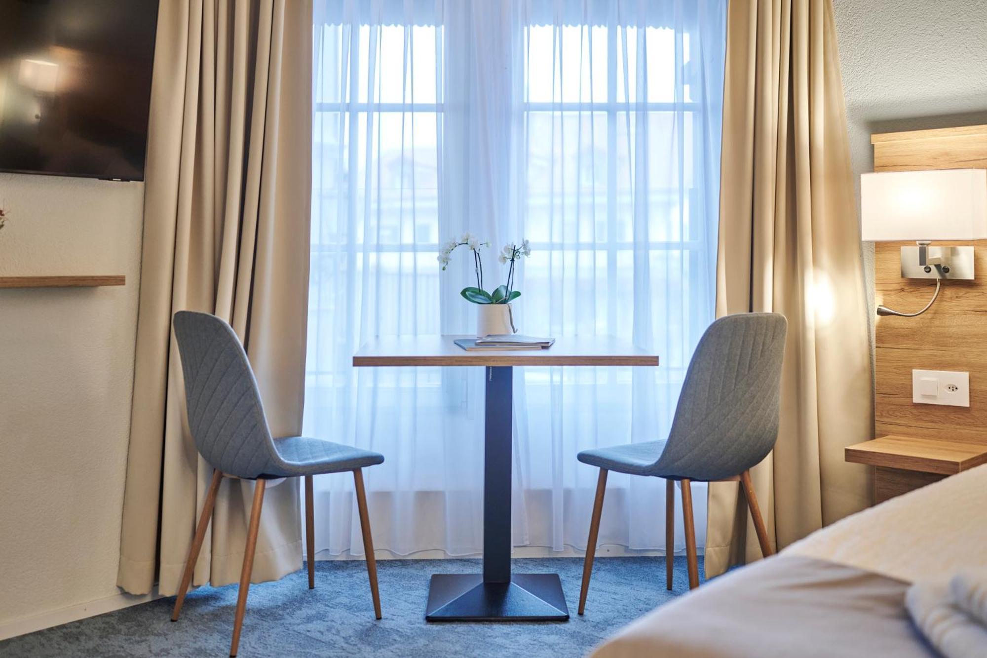 Aparthotel Krone - Self Check-In Unterseen エクステリア 写真