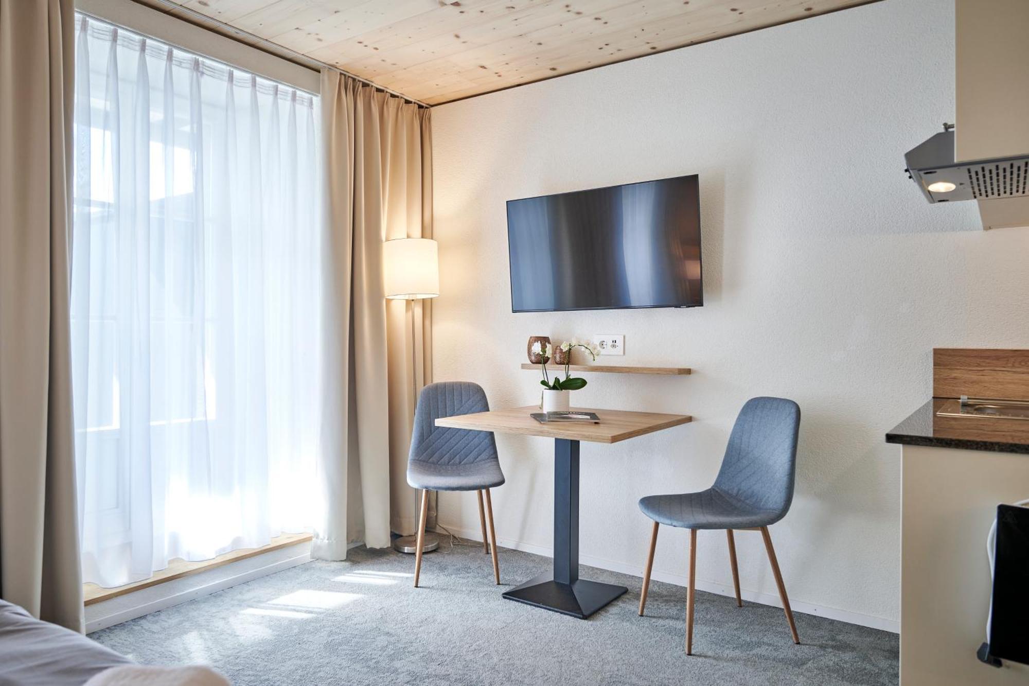 Aparthotel Krone - Self Check-In Unterseen エクステリア 写真
